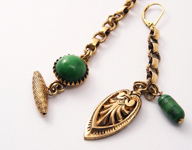 GREEN STONE GOLD PALACE EARRING